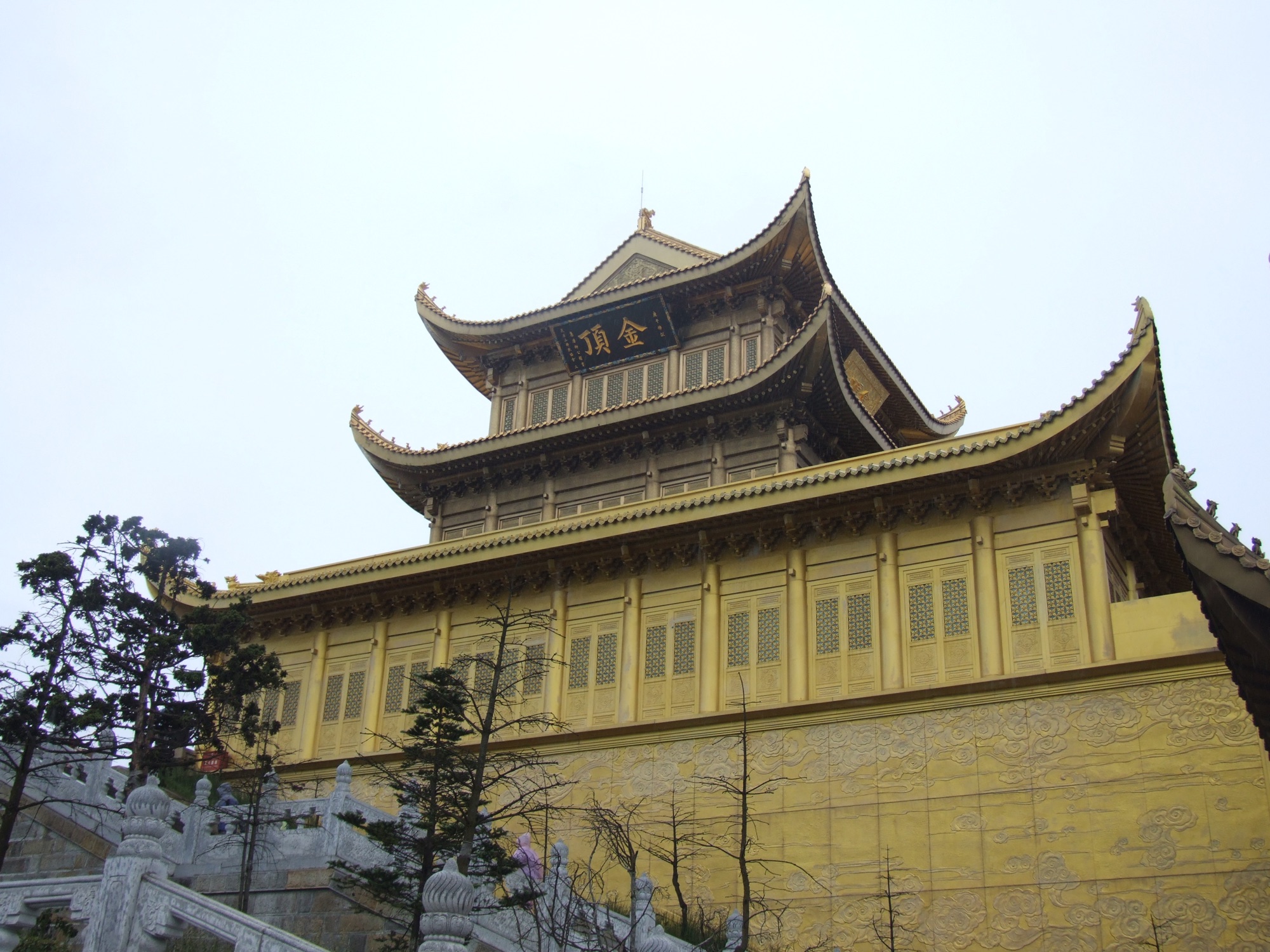 四川峨眉山金顶建筑与山岳景观
